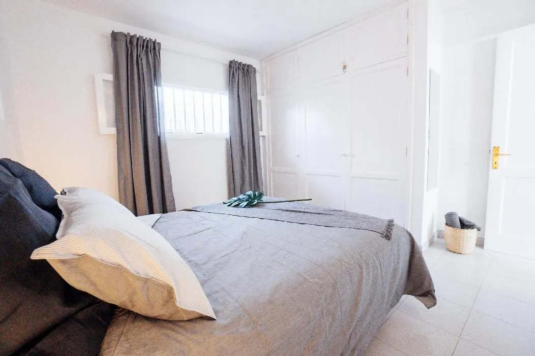 Central Location In A Great Complex With 300Mbps Internet Puerto del Carmen  Hotel apartamentowy Puerto del Carmen (Lanzarote)